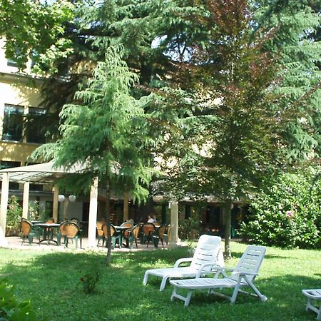 Hotel Salus サリーチェ・テルメ エクステリア 写真