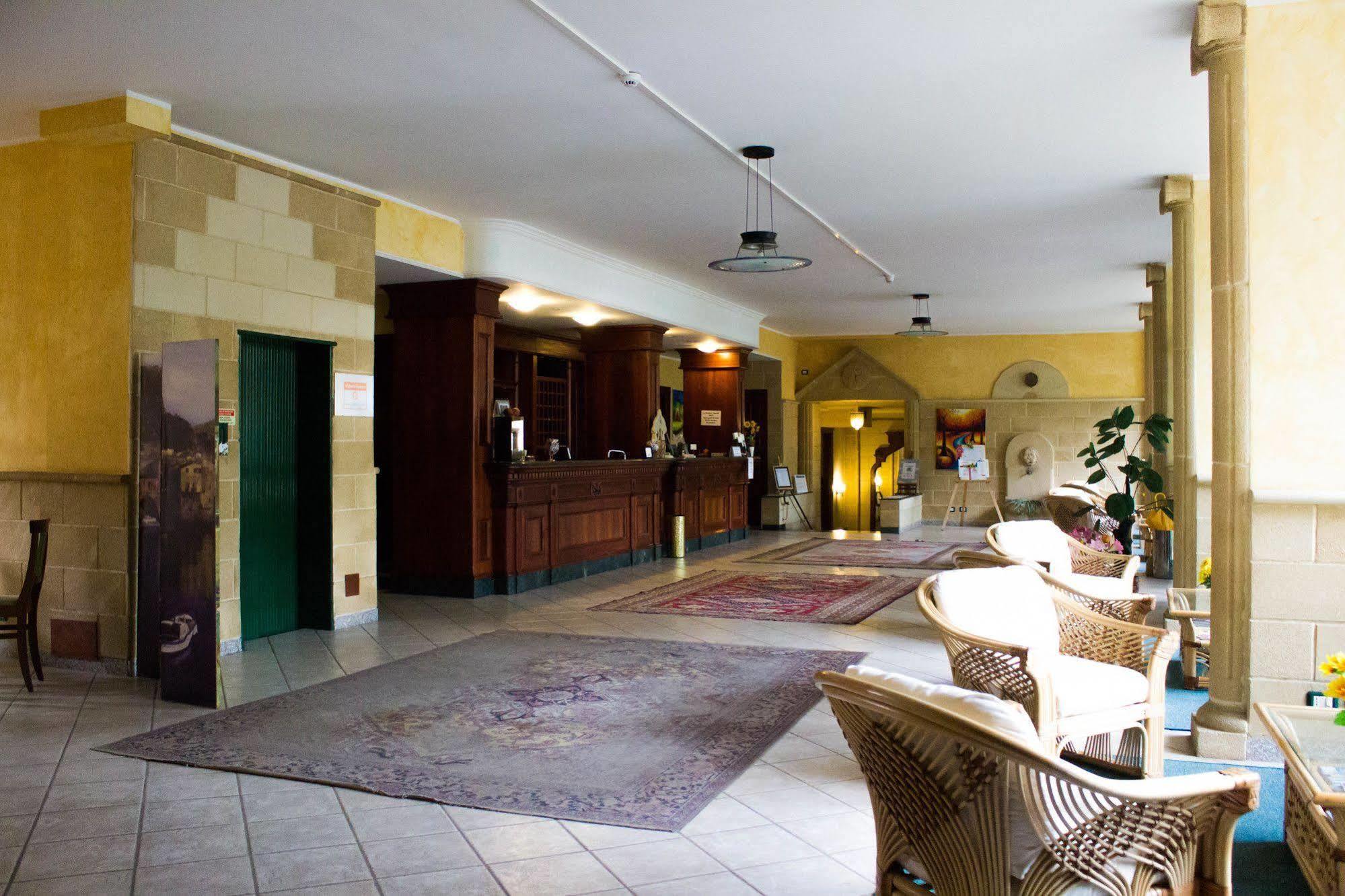 Hotel Salus サリーチェ・テルメ エクステリア 写真
