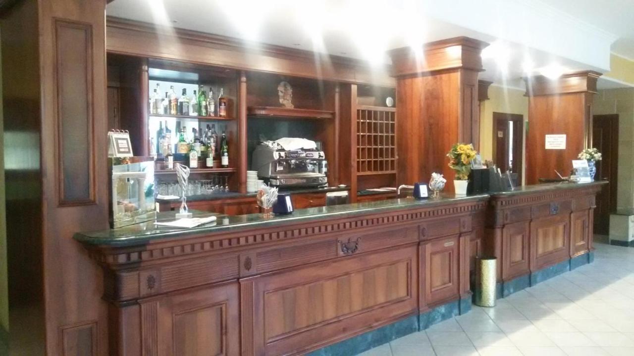 Hotel Salus サリーチェ・テルメ エクステリア 写真