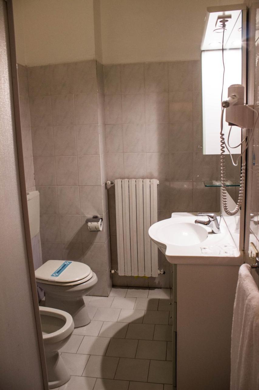 Hotel Salus サリーチェ・テルメ エクステリア 写真