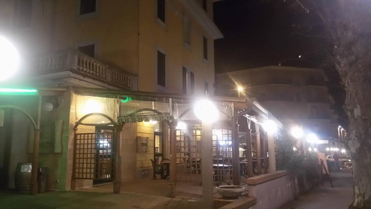 Hotel Salus サリーチェ・テルメ エクステリア 写真