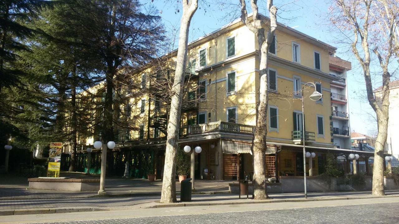 Hotel Salus サリーチェ・テルメ エクステリア 写真